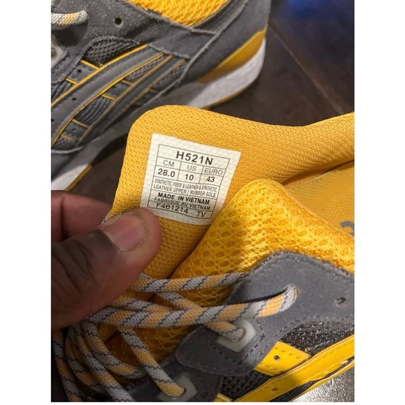 ASICS Gel Lyte Sneakers in Gray and Yellow - Picture 5 of 7